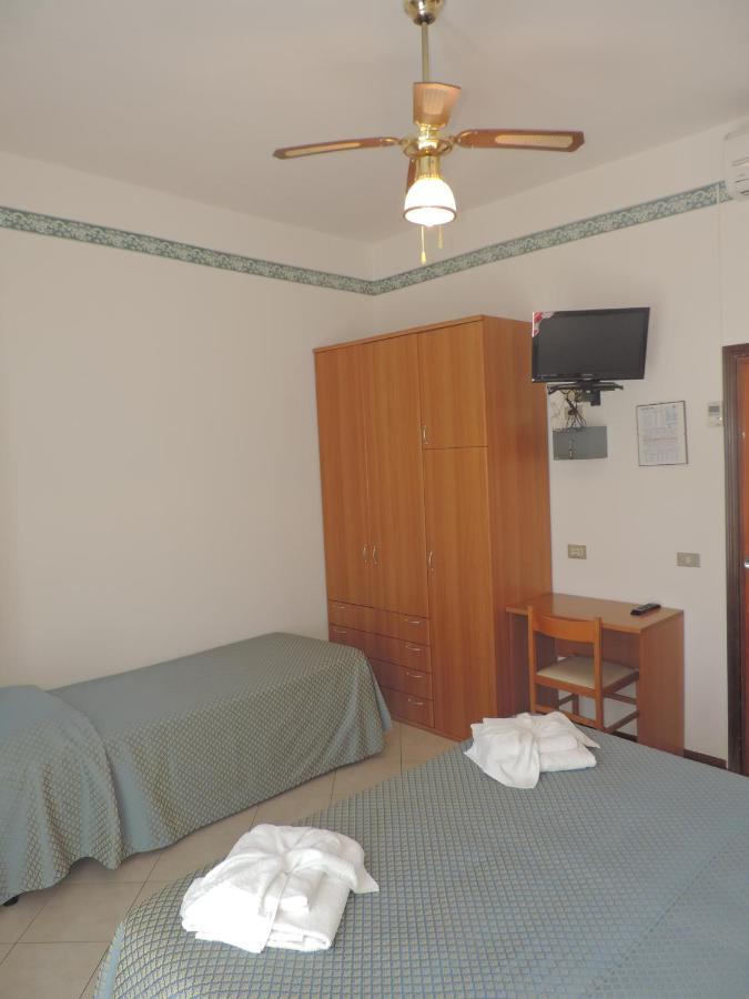 Hotel Liliana リミニ エクステリア 写真