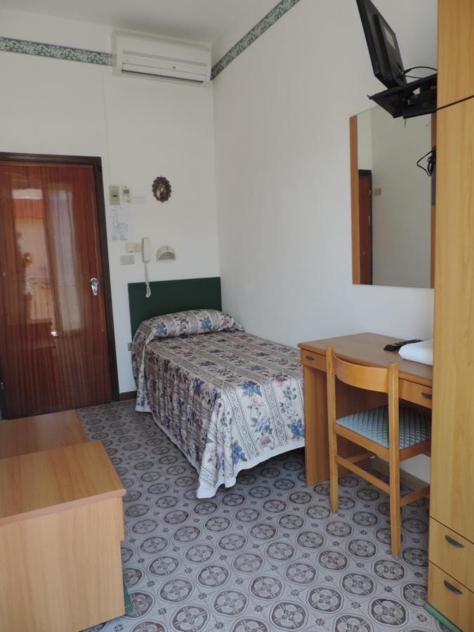 Hotel Liliana リミニ エクステリア 写真
