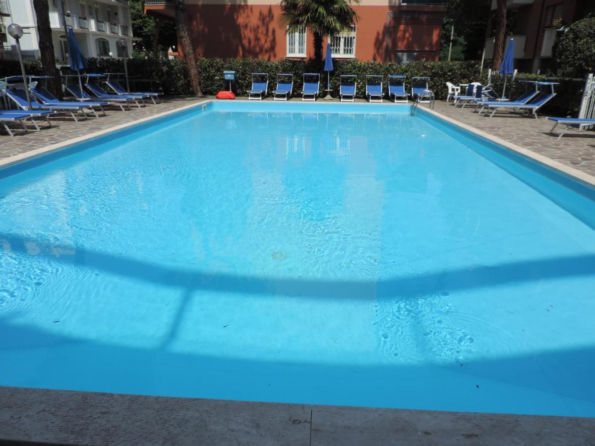 Hotel Liliana リミニ エクステリア 写真